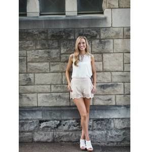 Meet your Posher, Ally